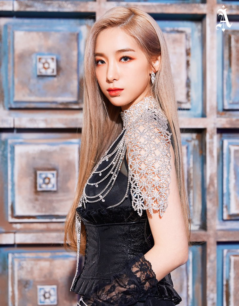 nhom nu tan ra thoi diem dich covid-19 anh 5