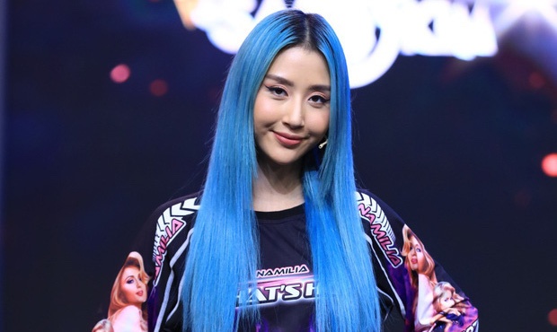 Quynh Anh Shyn noi ve chu de yeu nguoi yeu cu cua ban than hinh anh