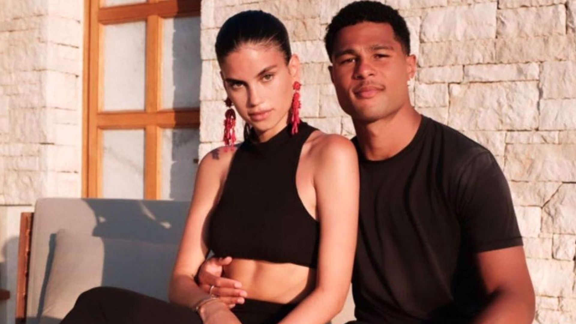 Cuoc tinh cua nguoi mau Sandra Jerze va cau thu Bayern Munich hinh anh