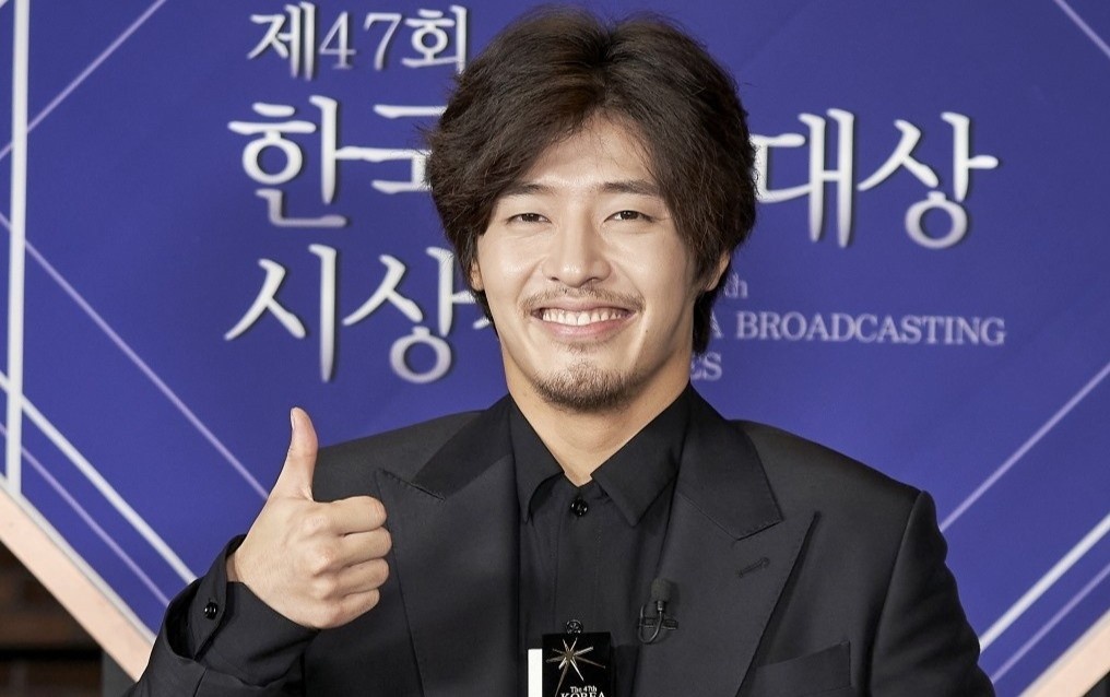 Ngoai hinh khac la cua Kang Ha Neul hinh anh