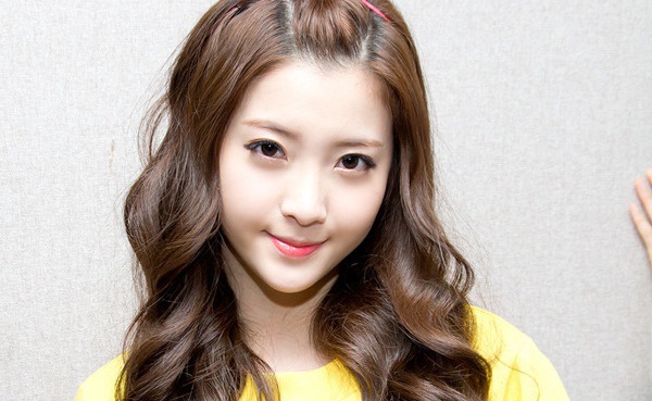 Nhan sac Choi Yun Jin truoc khi di ban ca phe hinh anh