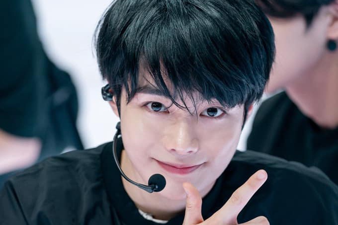 Chang trai Viet bi loai khoi show song con cua Big Hit hinh anh