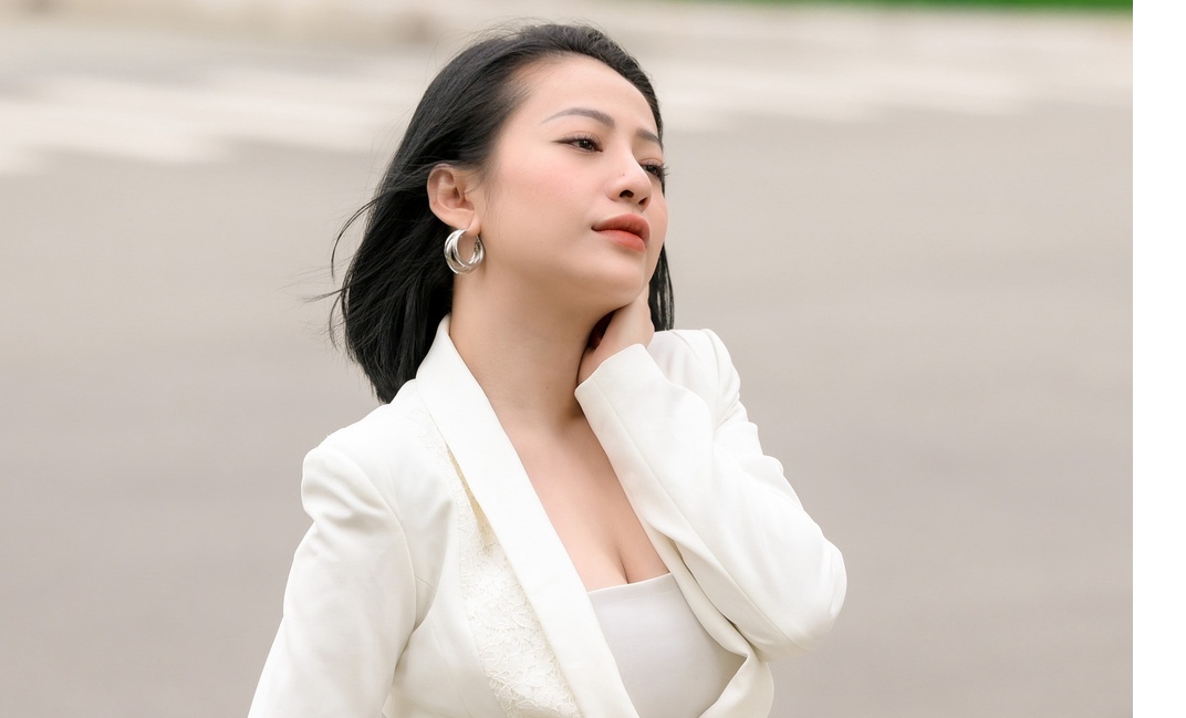 Ca si MiA: 'Tap 10 bai hat cho Rap Viet trong 2 ngay' hinh anh