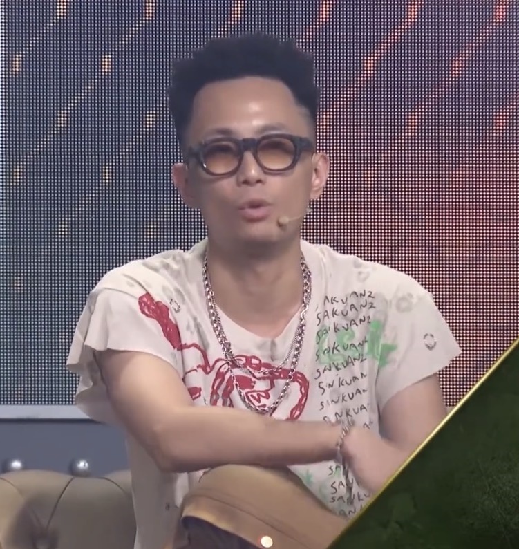 trang phuc huan luyen vien rap viet anh 10