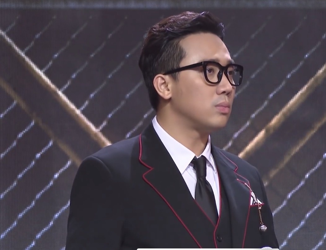 trang phuc huan luyen vien rap viet anh 8