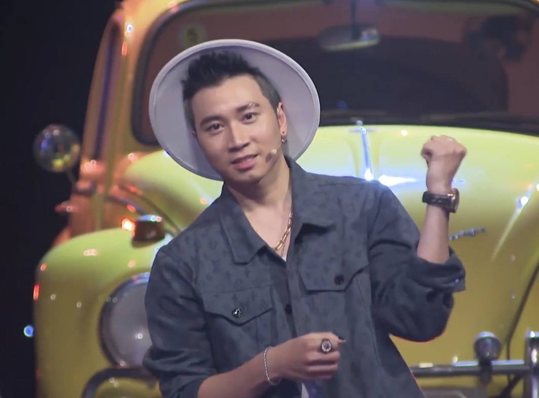 trang phuc huan luyen vien rap viet anh 3