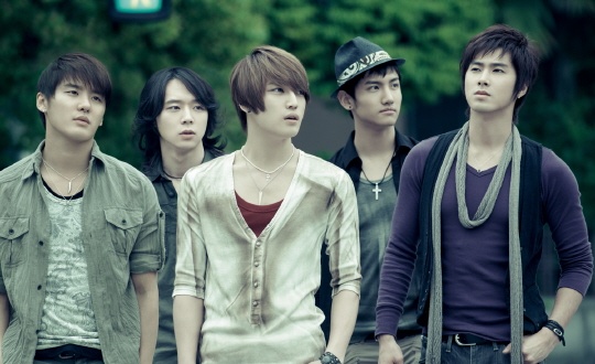Nhom DBSK tung co 5 thanh vien hinh anh