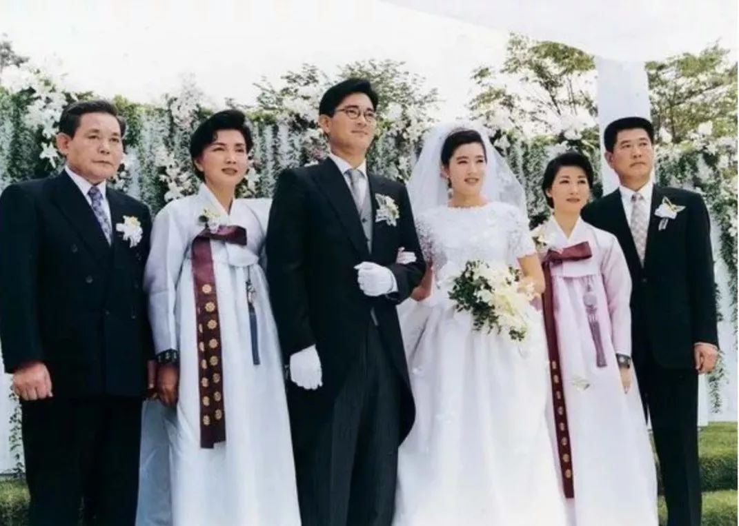 hon nhan tap doan samsung anh 9