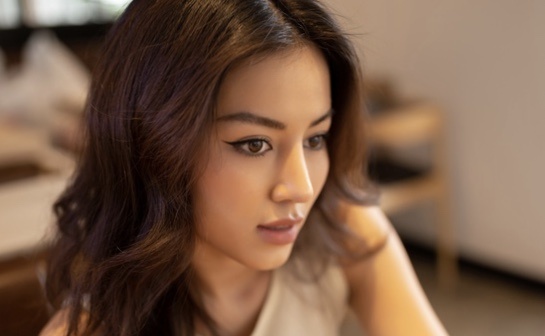 Nhan sac ngoai doi cua nu ca si duoc chu y o Rap Viet hinh anh