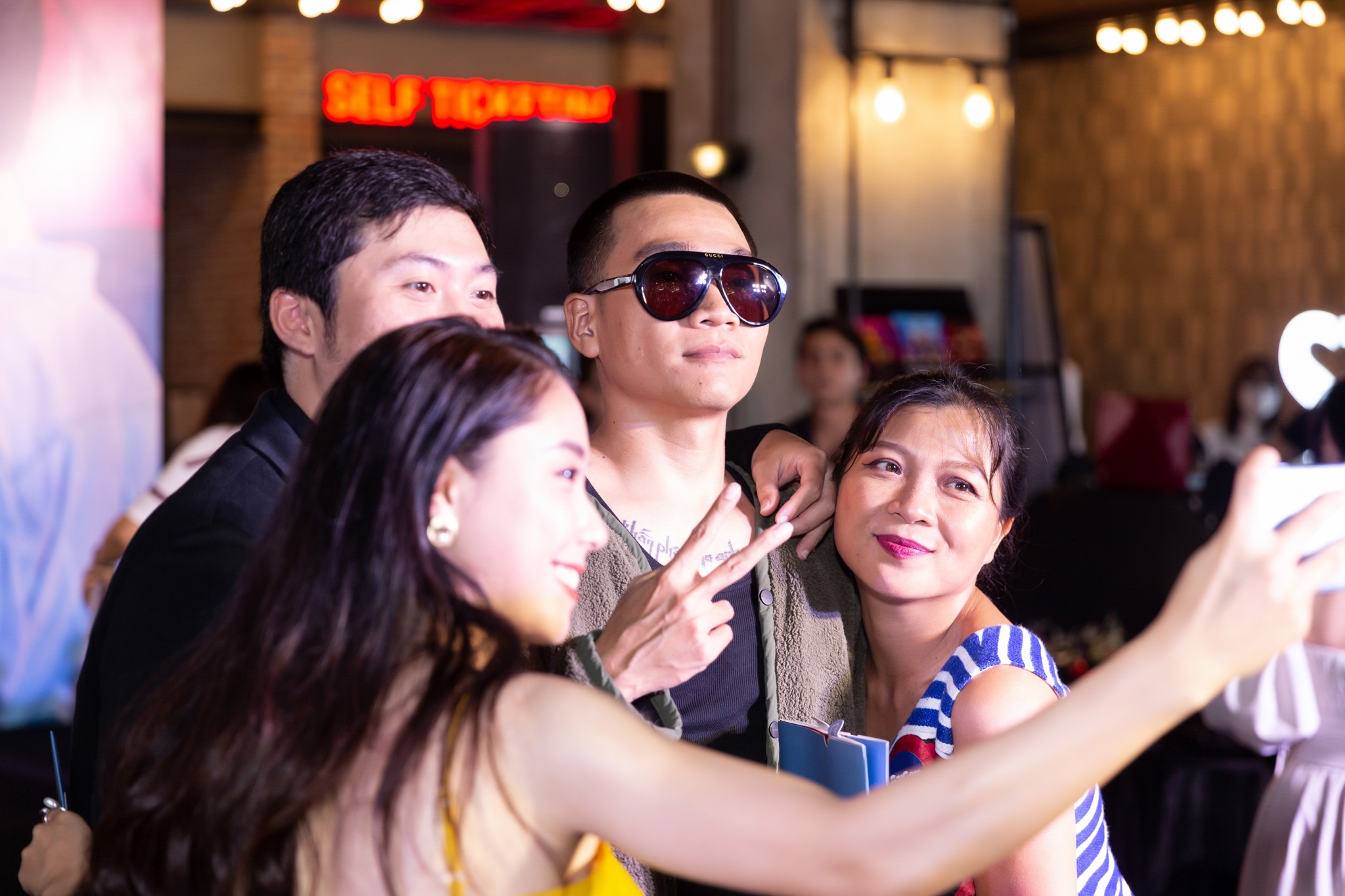 thảm đỏ ra mắt phim  ảnh 2 tham do ra mat phim anh 2