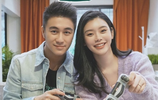 He Mong Dao bi bat gap cai nhau voi chong trong ham de xe hinh anh