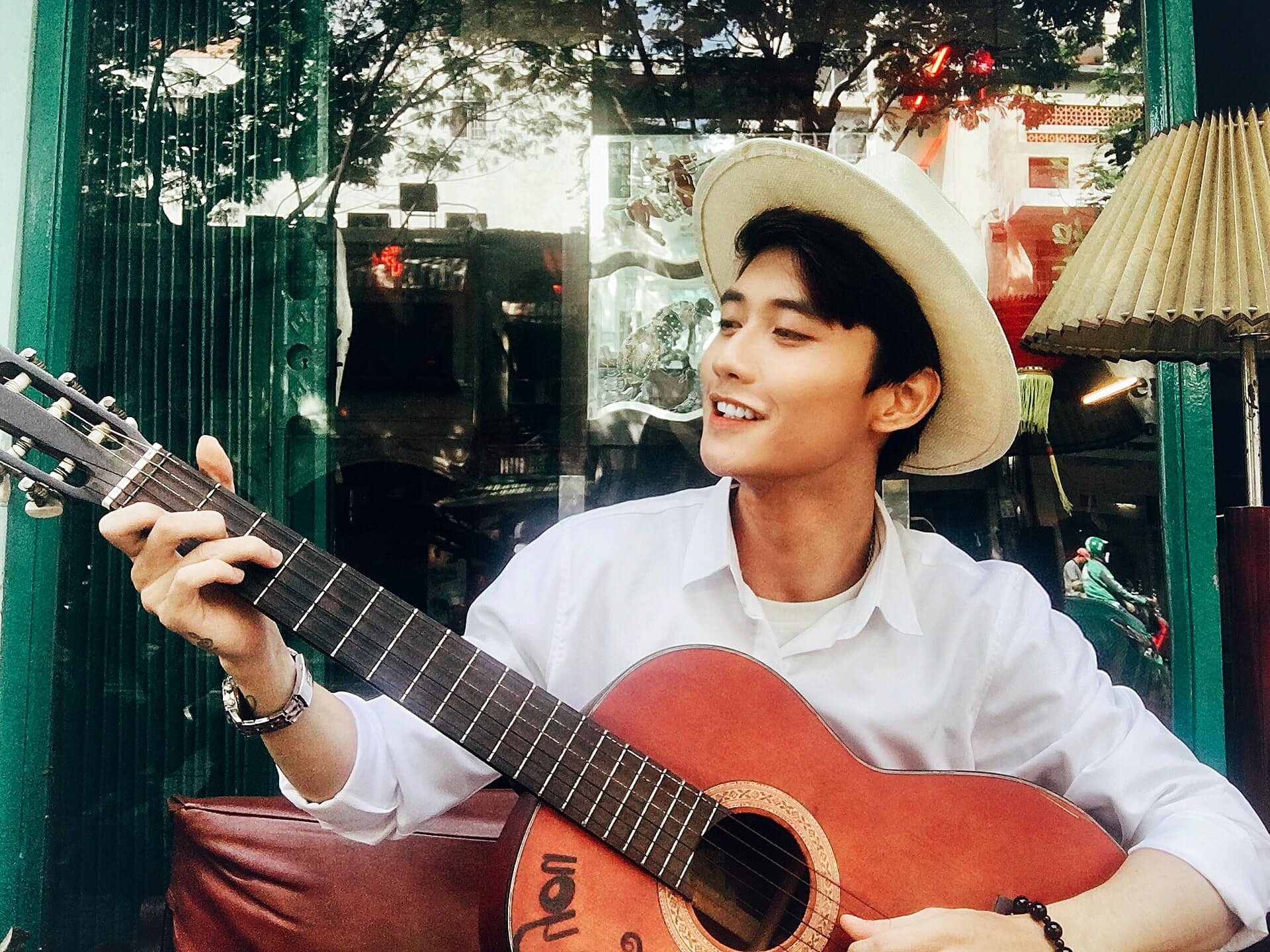 avin lu dong trinh cong son anh 6