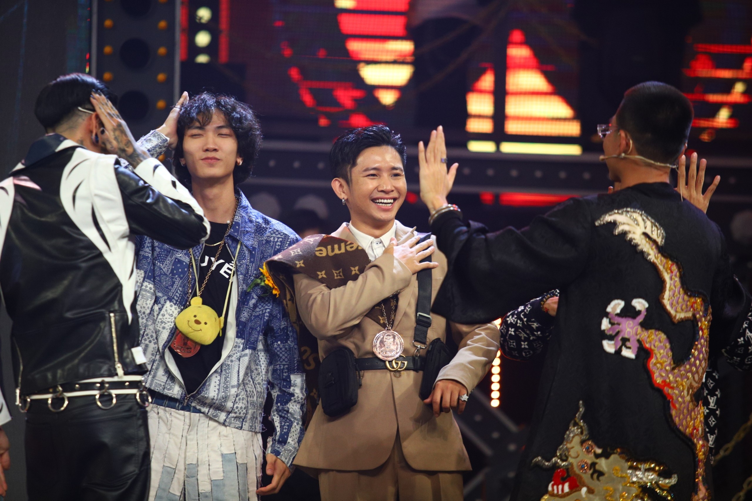 khoanh khac chung ket rap viet anh 15