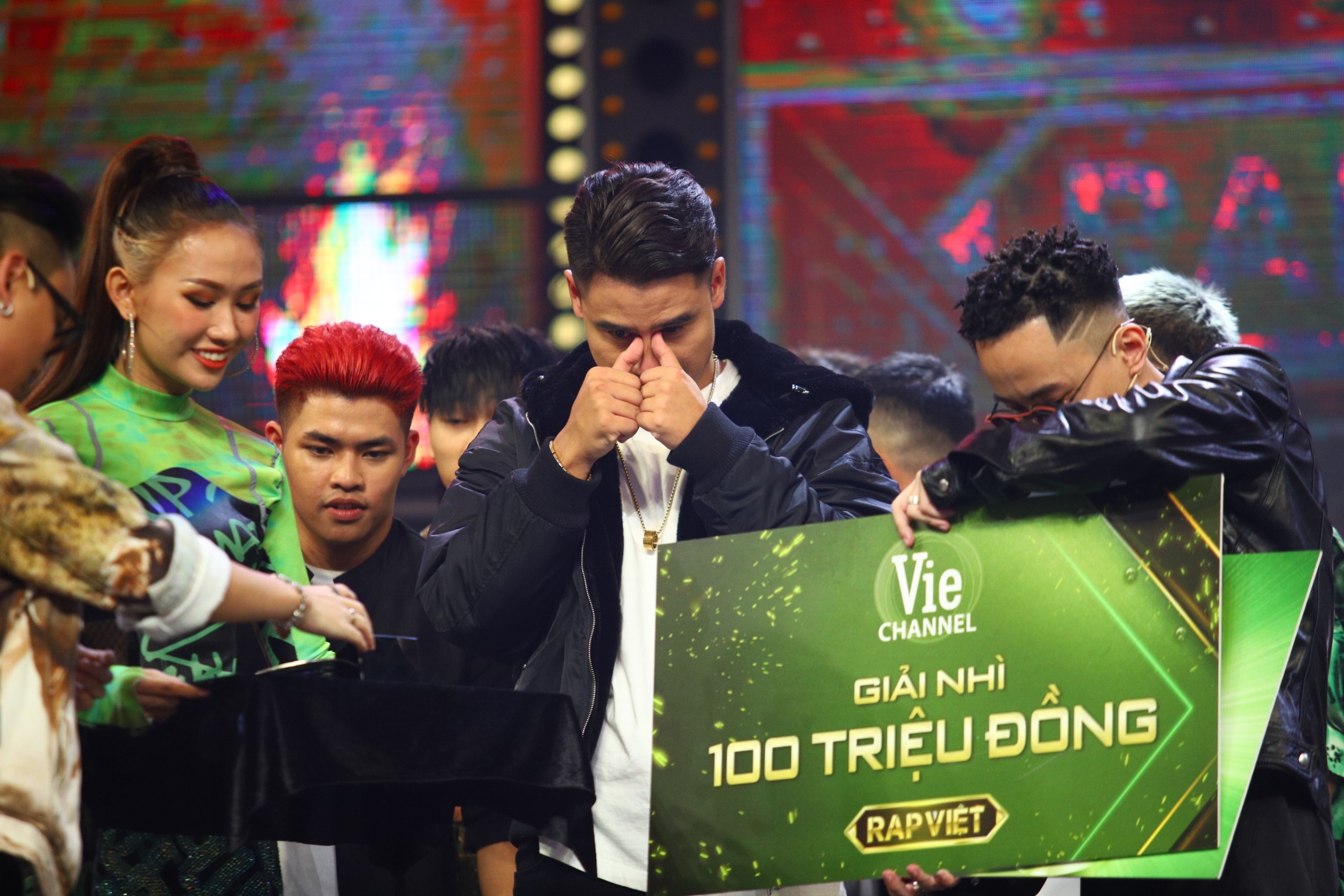 khoanh khac chung ket rap viet anh 3