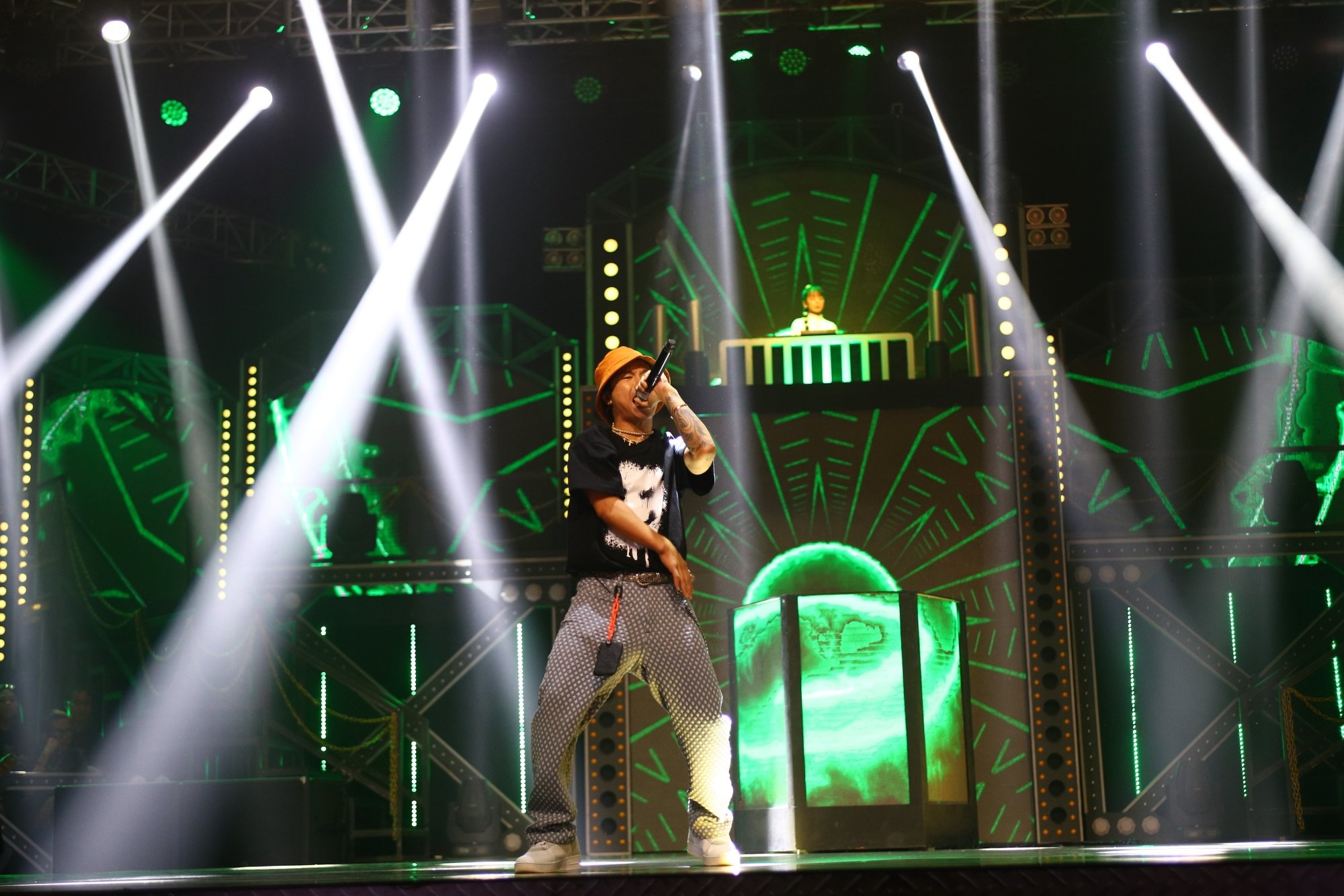 khoanh khac chung ket rap viet anh 14