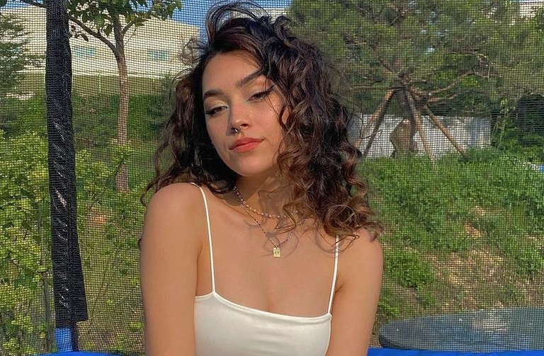 Sac voc goi cam cua sao nhi lai Tay trong 'Hau due mat troi' hinh anh