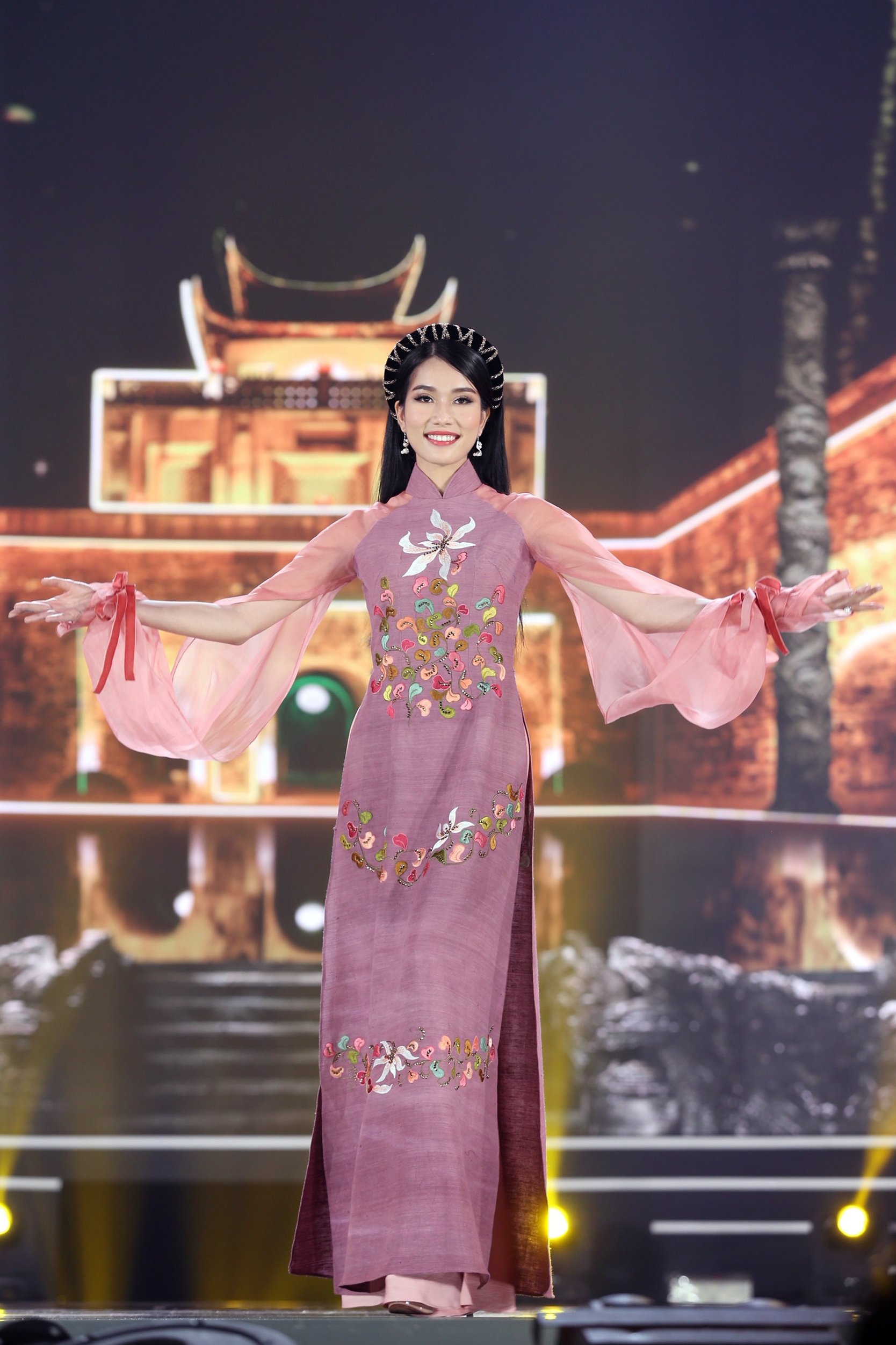 hoa hậu việt nam 2020 thi áo dài ảnh 5 hoa hau viet nam 2020 thi ao dai anh 5