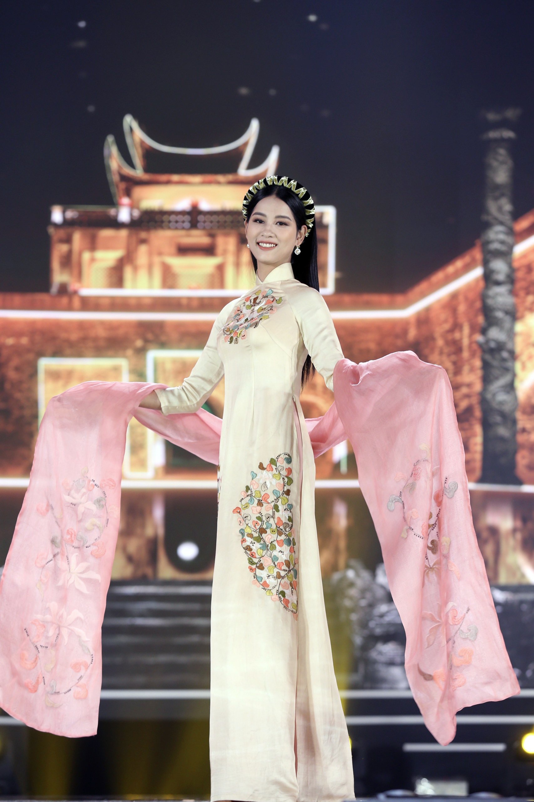 hoa hậu việt nam 2020 thi áo dài ảnh 6 hoa hau viet nam 2020 thi ao dai anh 6