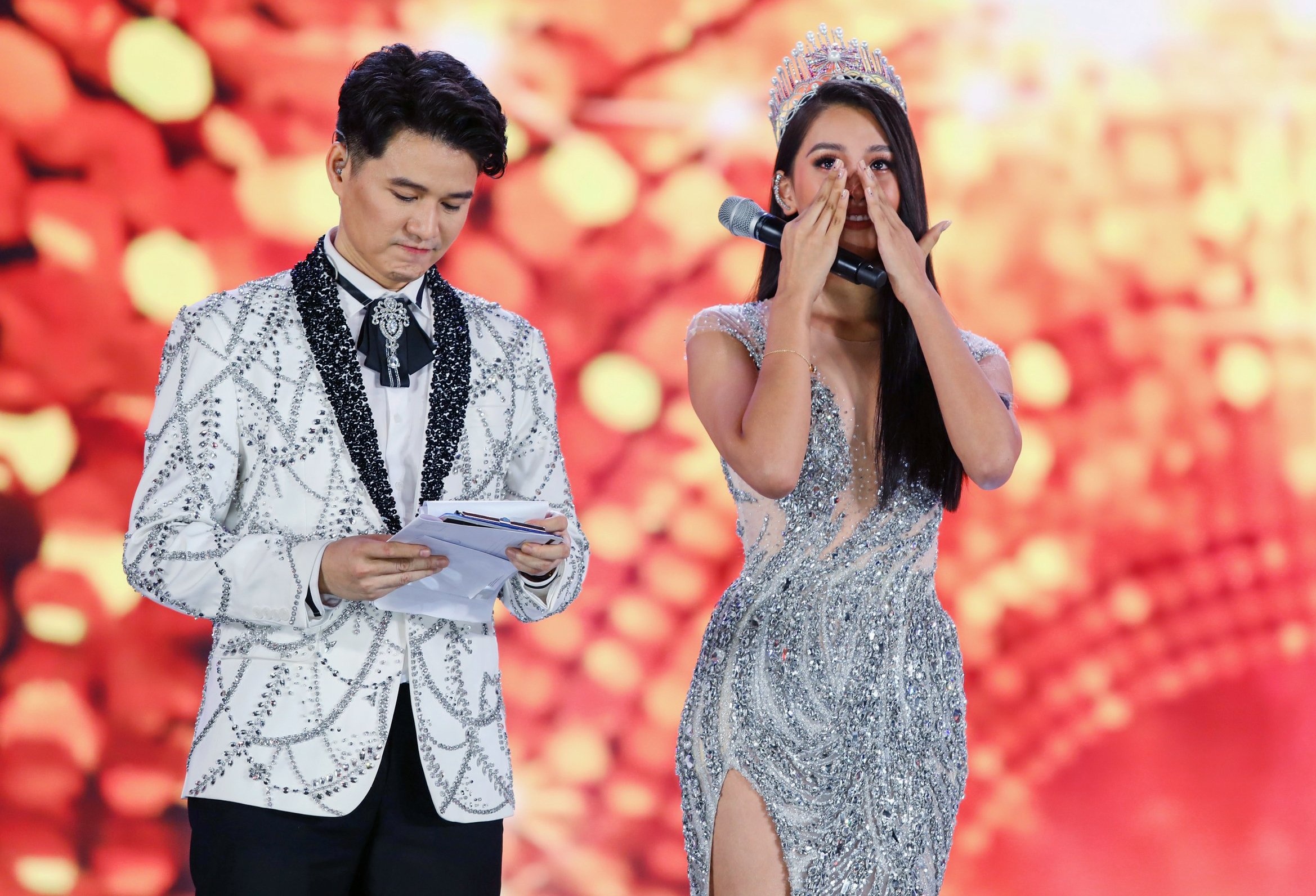 tieu vy khoc chung ket hoa hau viet nam anh 1