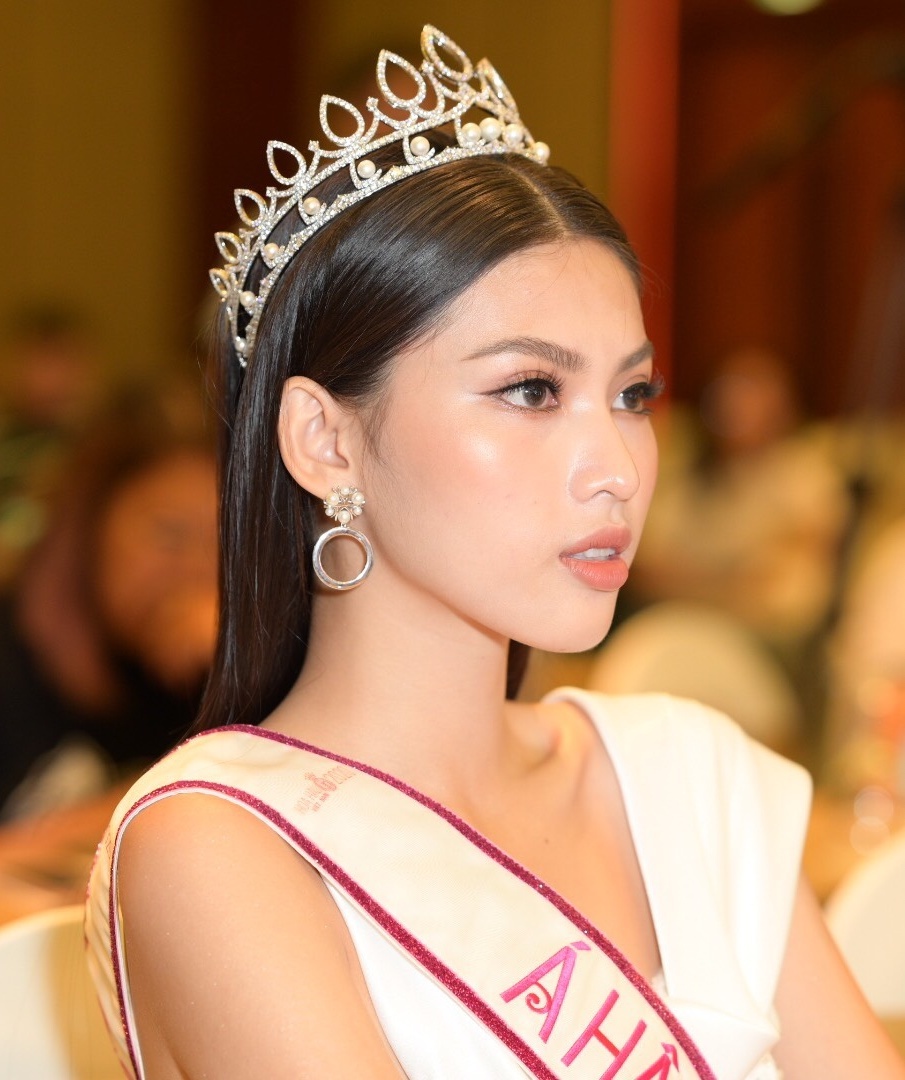 nhan sac a hau ngoc thao anh 1