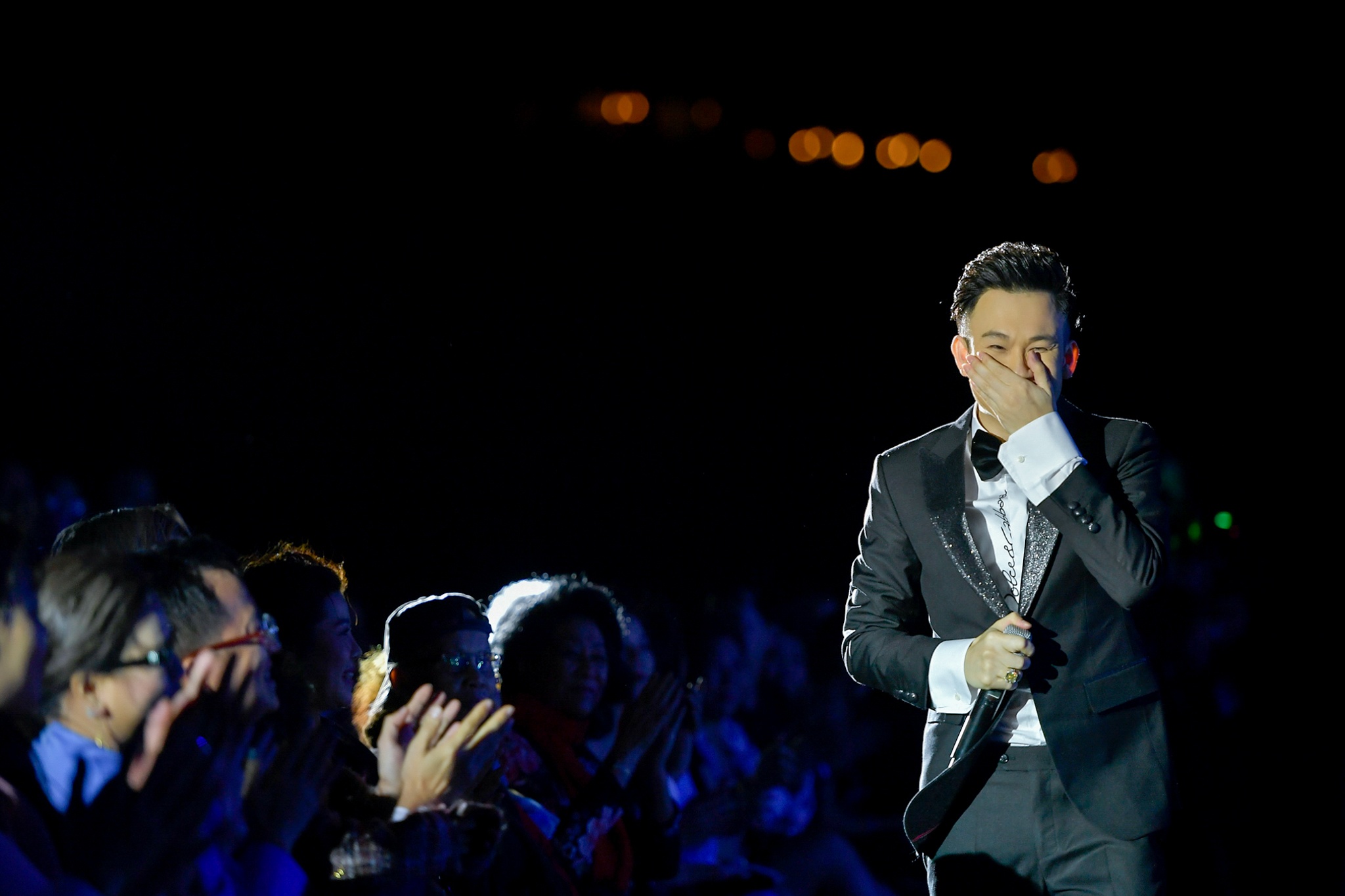 hoài linh dương triệu vũ hát tặng bố mẹ ảnh 7 hoai linh duong trieu vu hat tang bo me anh 7