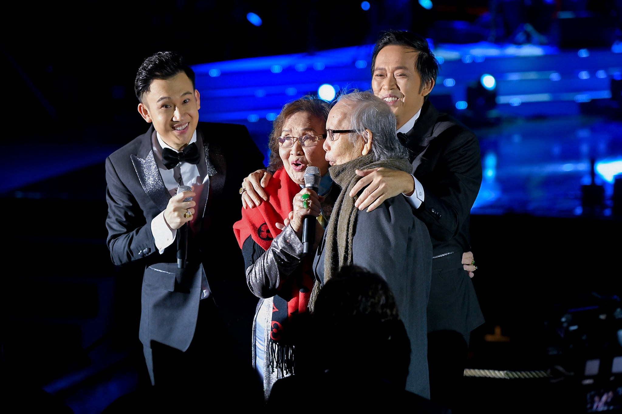 hoài linh dương triệu vũ hát tặng bố mẹ ảnh 5 hoai linh duong trieu vu hat tang bo me anh 5