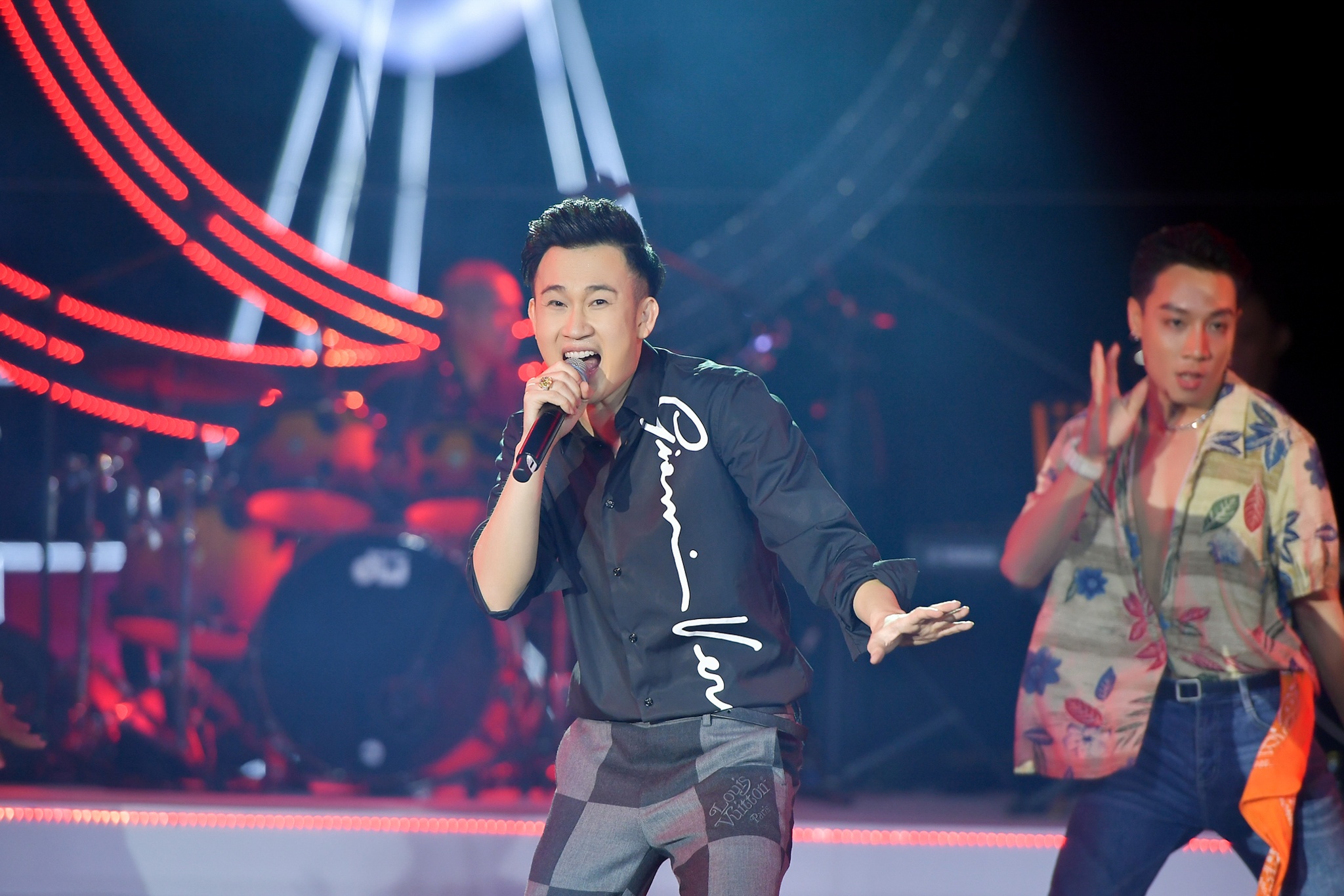 hoài linh dương triệu vũ hát tặng bố mẹ ảnh 8 hoai linh duong trieu vu hat tang bo me anh 8