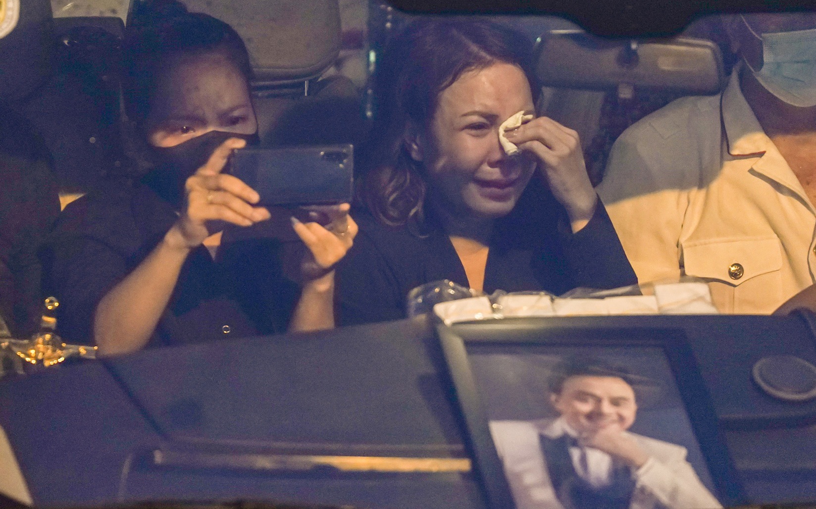 Linh cuu nghe si Chi Tai duoc dua ra san bay ve My hinh anh