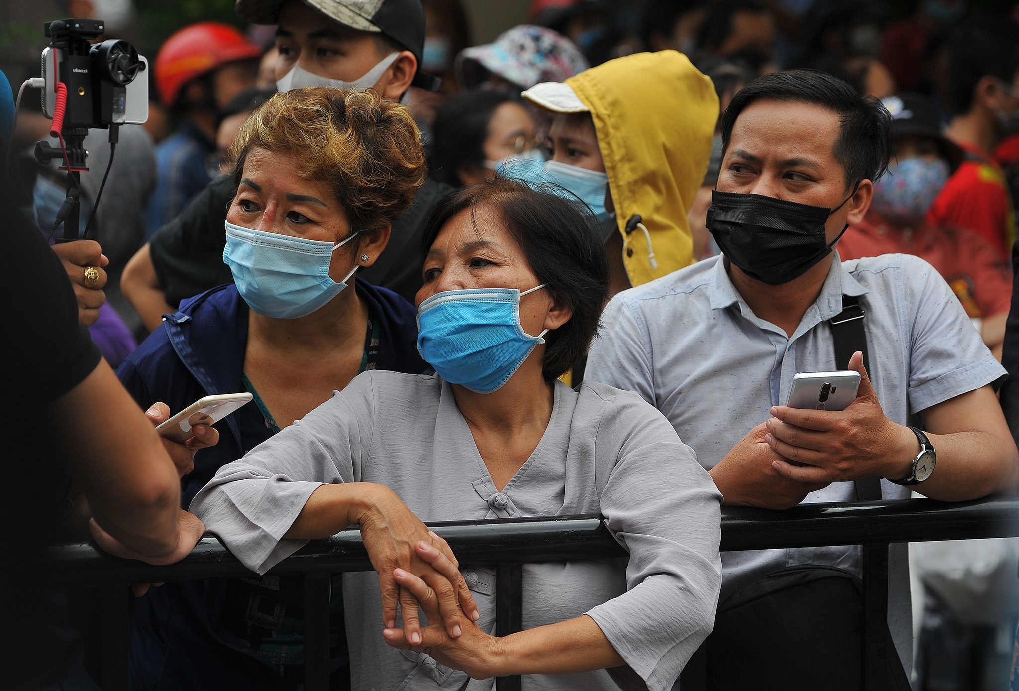 Nguoi dan khoc tien dua Chi Tai anh 12