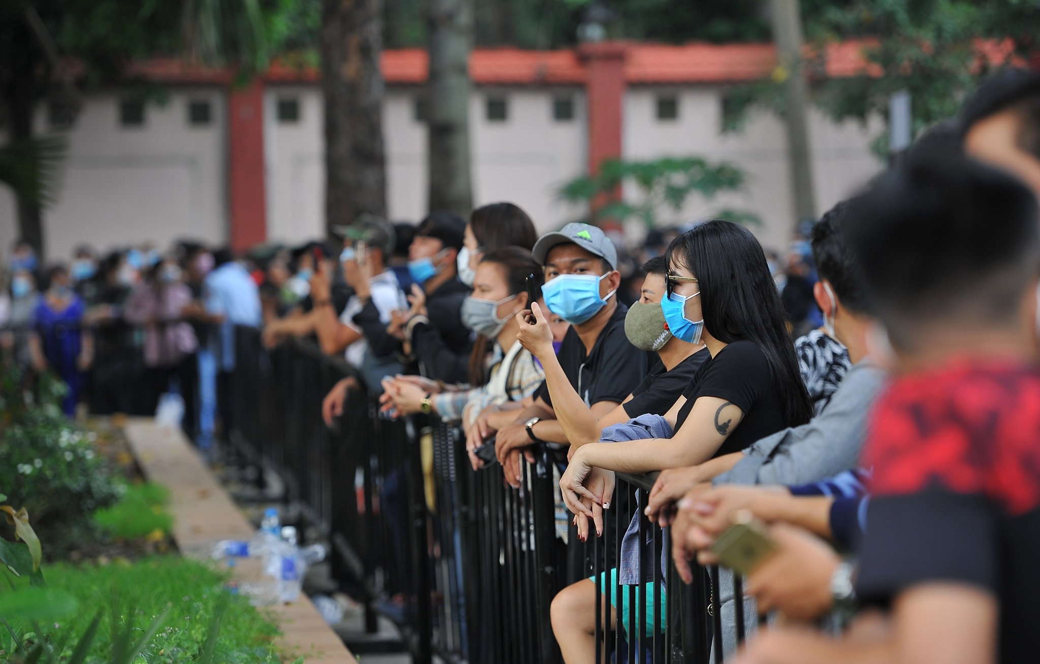Nguoi dan khoc tien dua Chi Tai anh 14