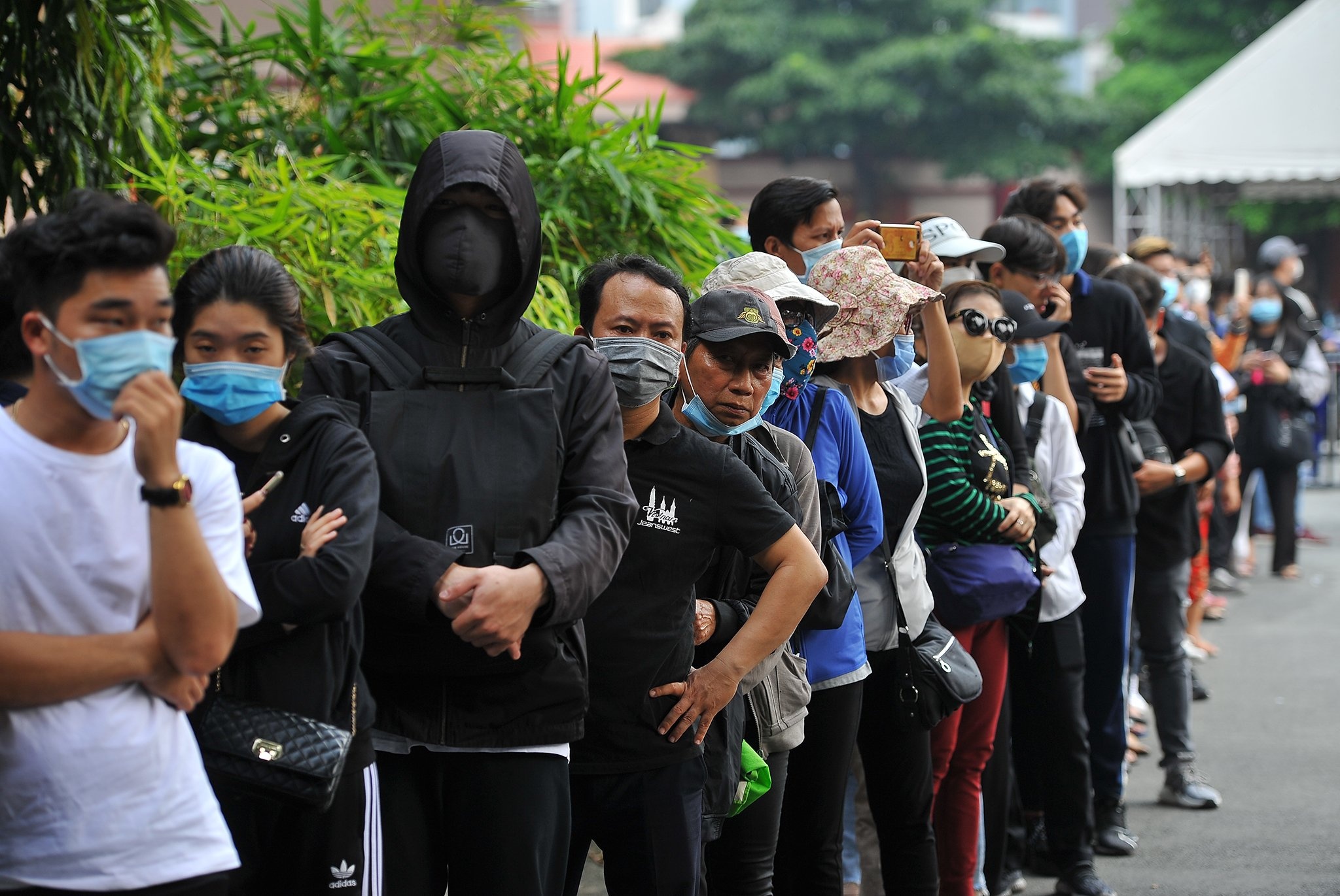 Nguoi dan khoc tien dua Chi Tai anh 13