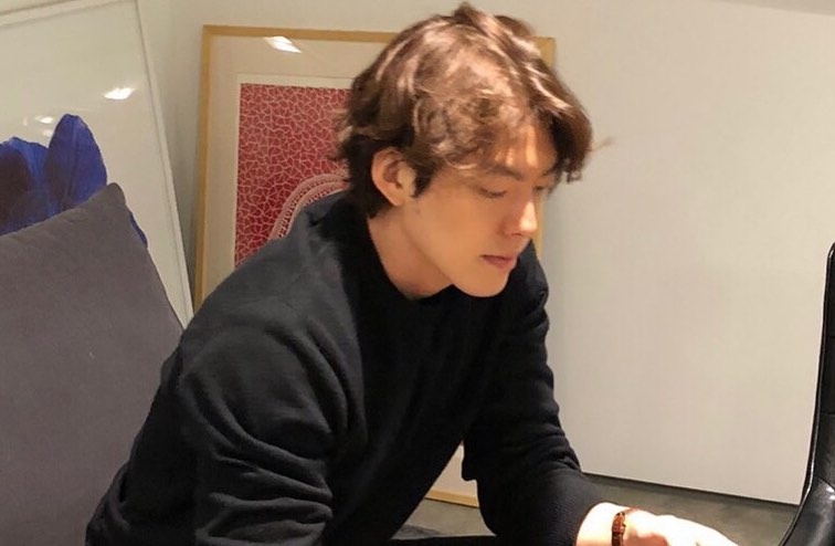 Hinh anh moi cua Kim Woo Bin sau khi chua khoi ung thu hinh anh