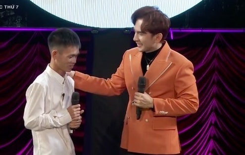 Dan Truong song ca 'Tinh khuc vang' cung chang trai chan bo Ytiet hinh anh