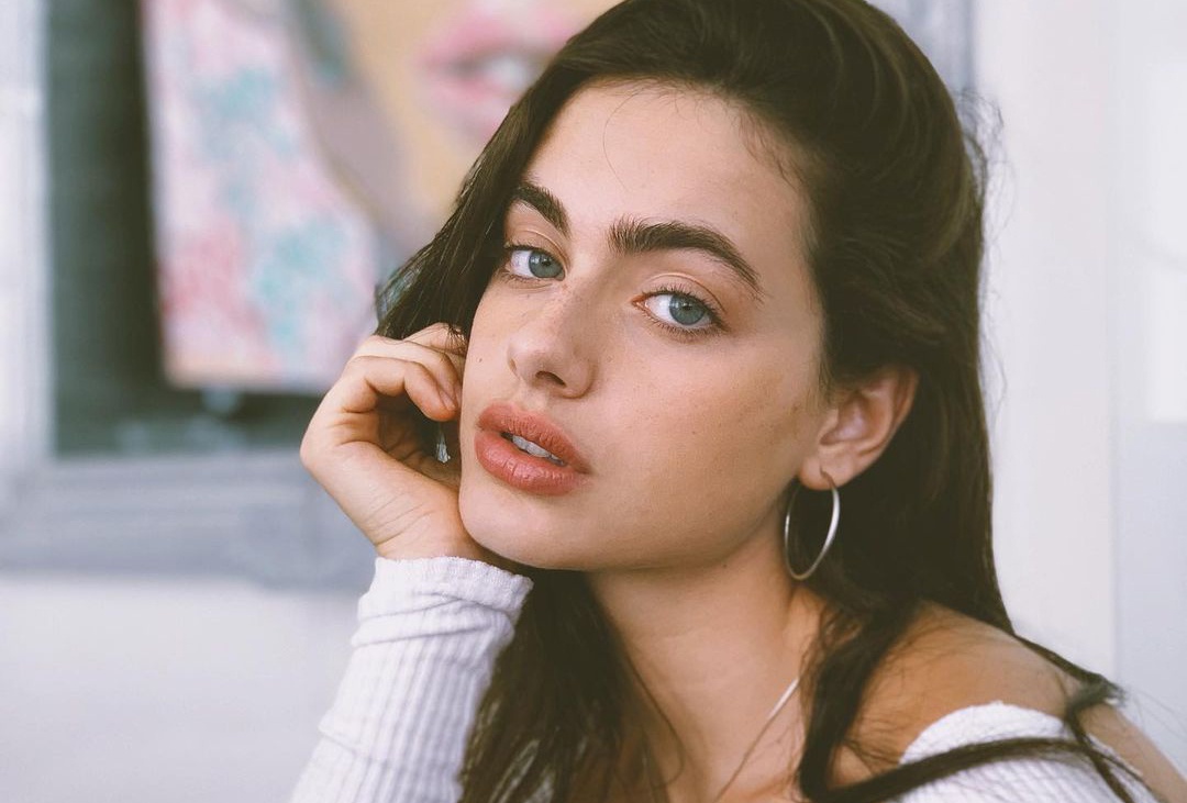 Nhan sac co gai duoc binh chon dep nhat nam 2020 hinh anh