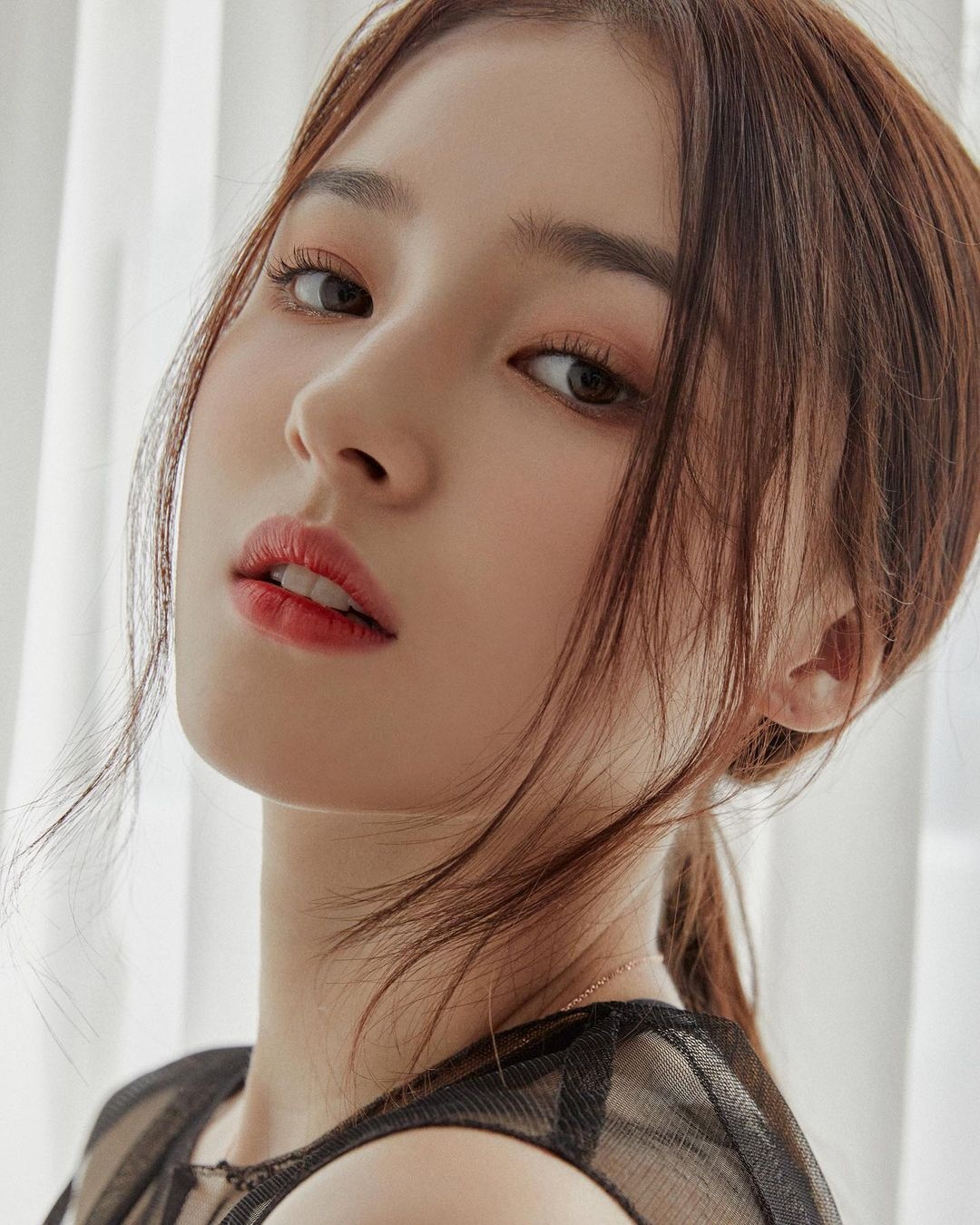 nancy bi chup len anh 2