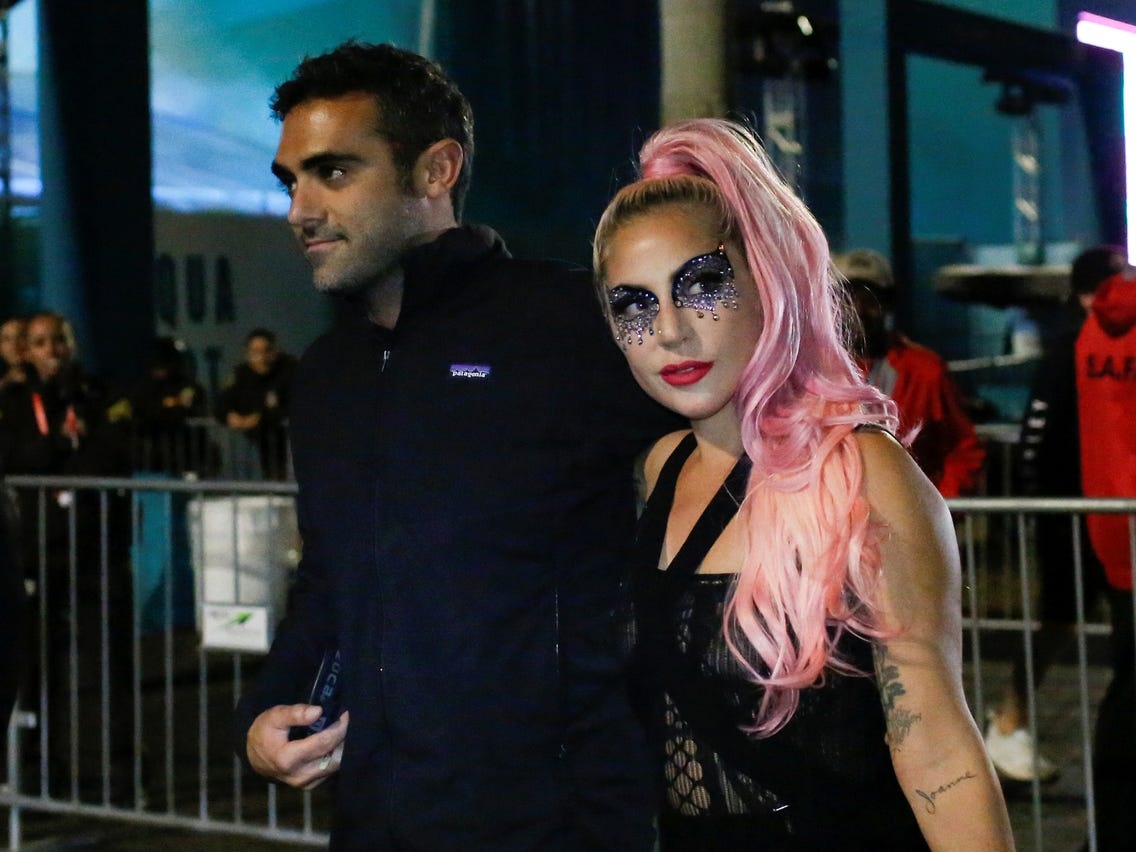 lady gaga hôn bạn trai  ảnh 4 lady gaga hon ban trai anh 4