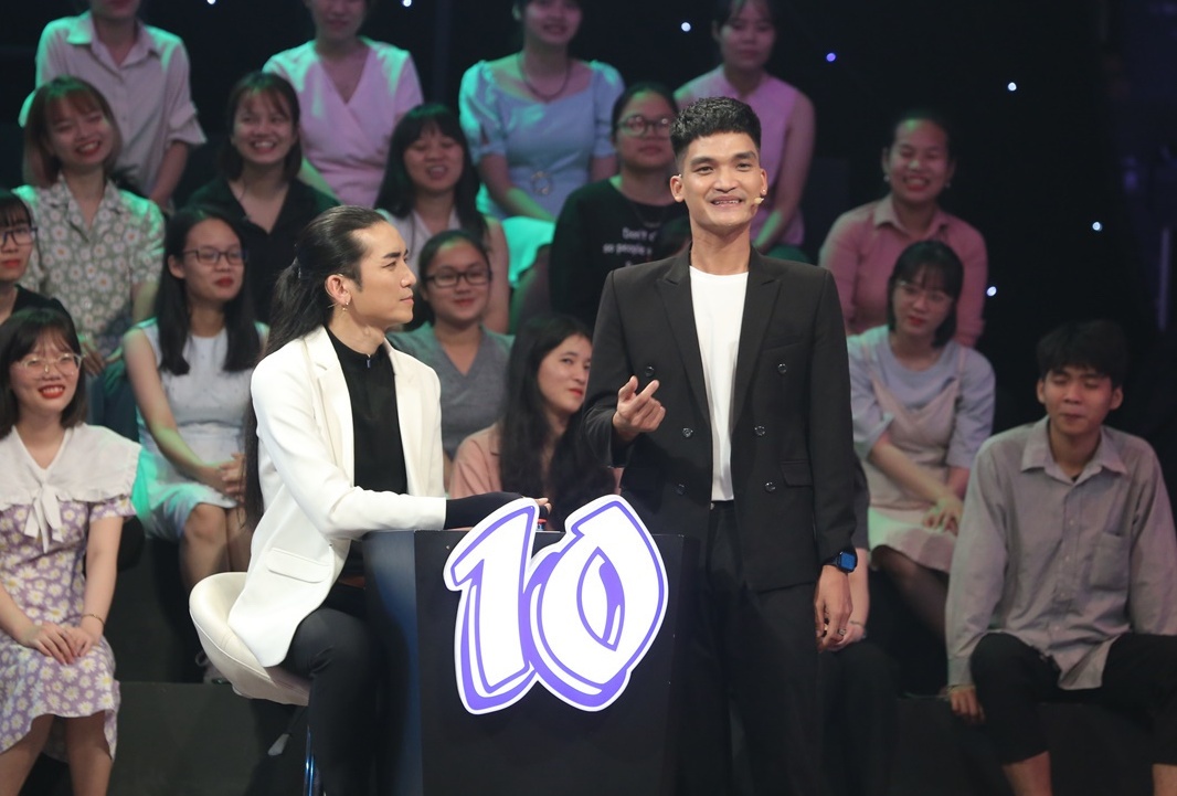 mac van khoa khoc khi ke chuyen vo sinh con anh 1