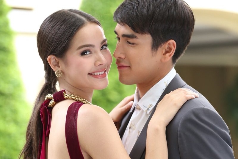 Chuyen tinh 11 nam cua nam than 'Lua deu gap lua dao' hinh anh