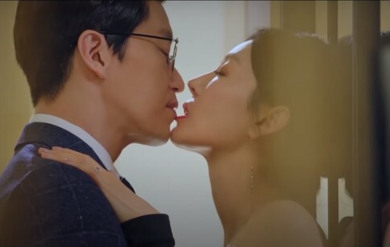 Chong Kim So Yeon mat binh tinh khi xem canh hon cua vo o 'Penthouse' hinh anh