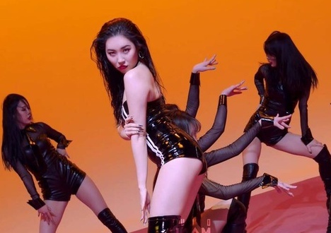 Dang sau man vu dao goi cam cua Sunmi hinh anh