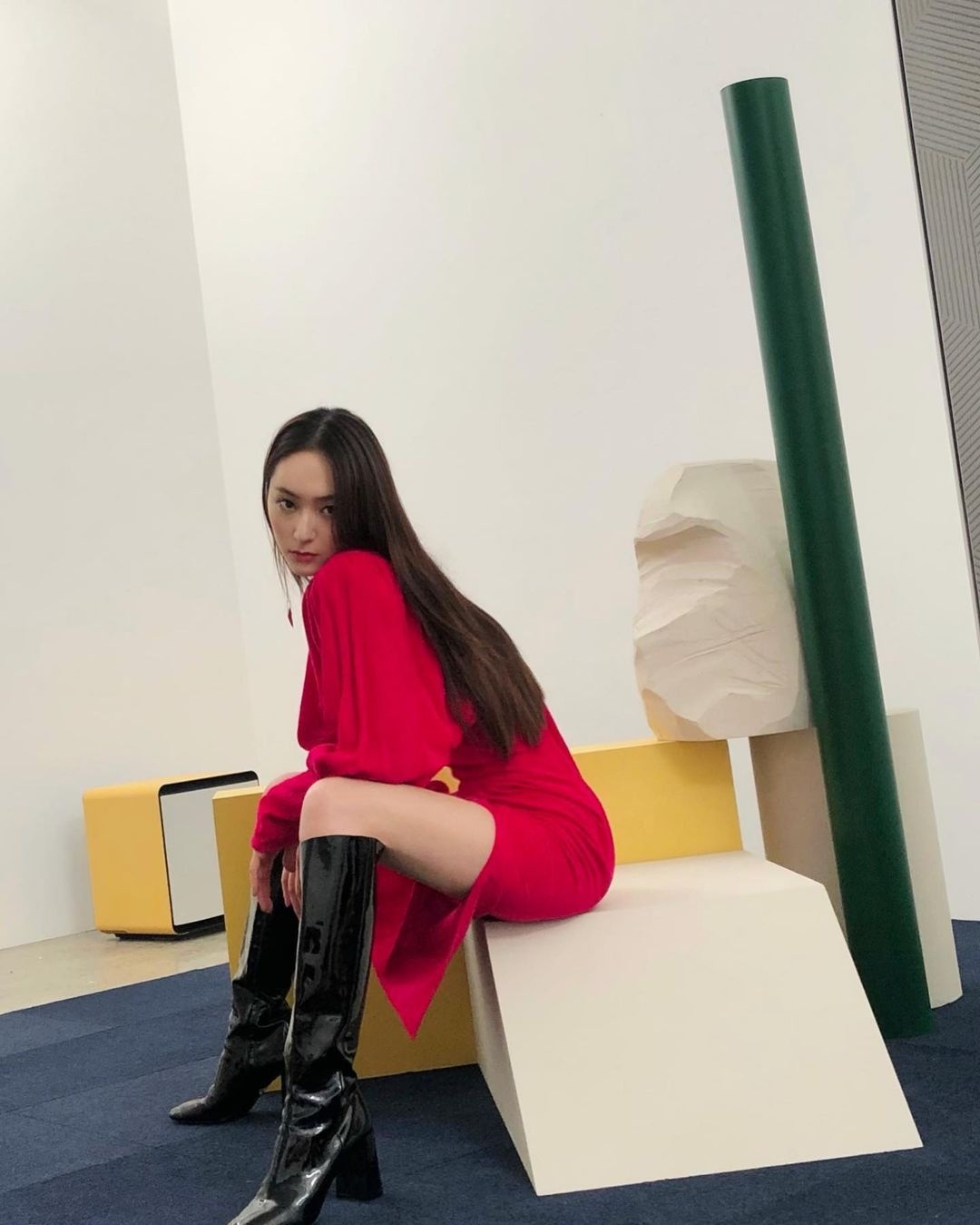 nhan sac krystal anh 2