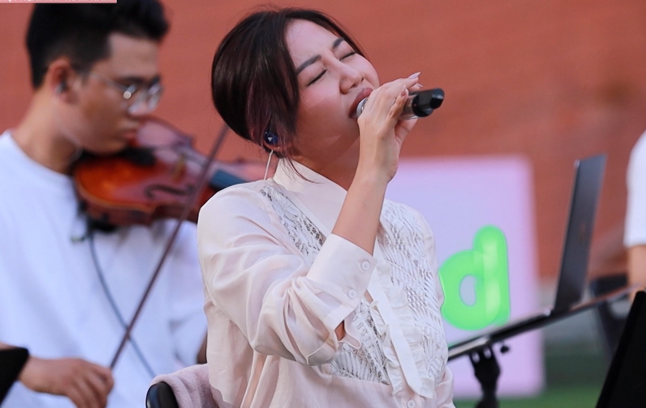 Van Mai Huong hat tieng Trung nhac phim 'Tan dong song ly biet' hinh anh