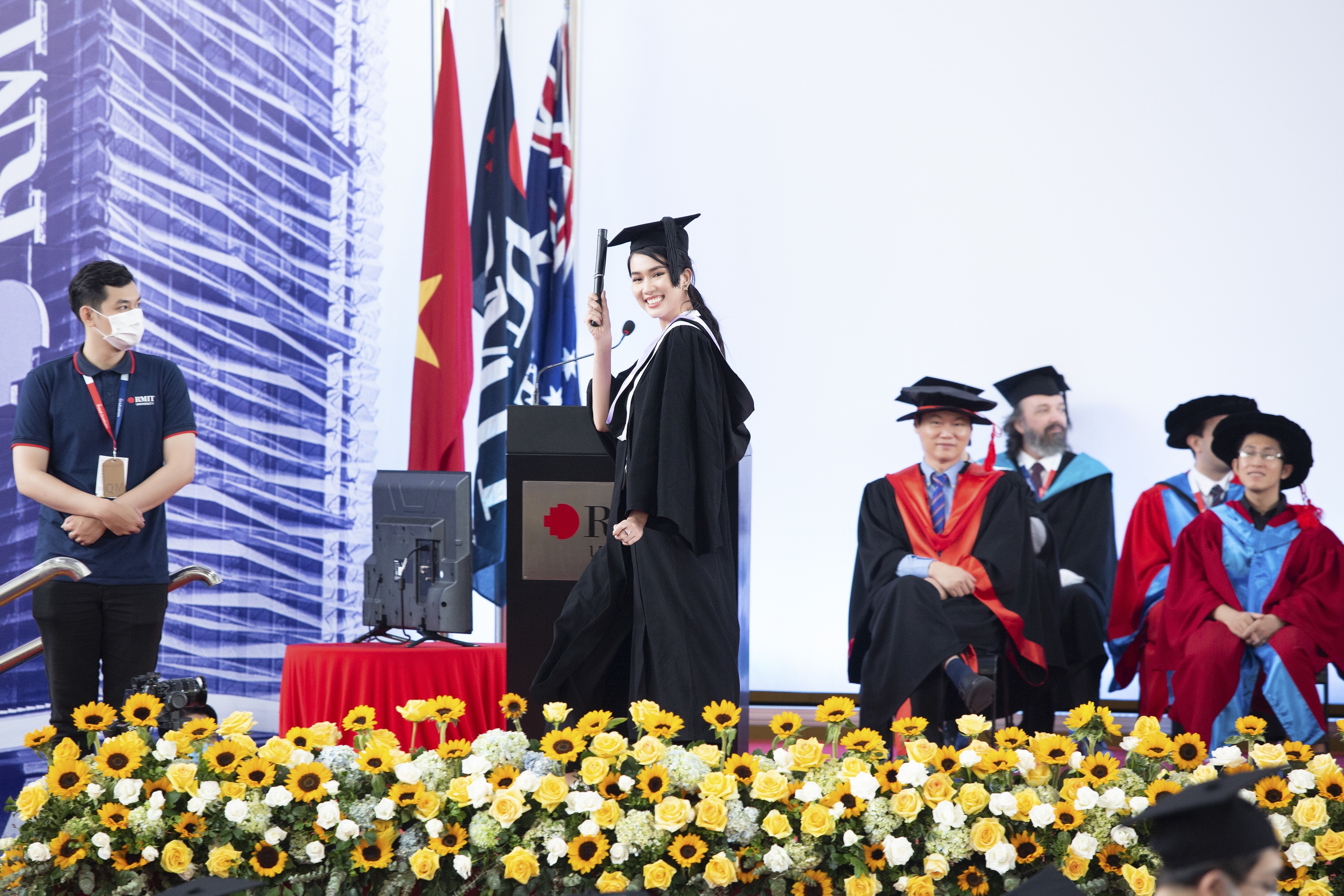 a hau phuong anh tot nghiep thu khoa anh 4