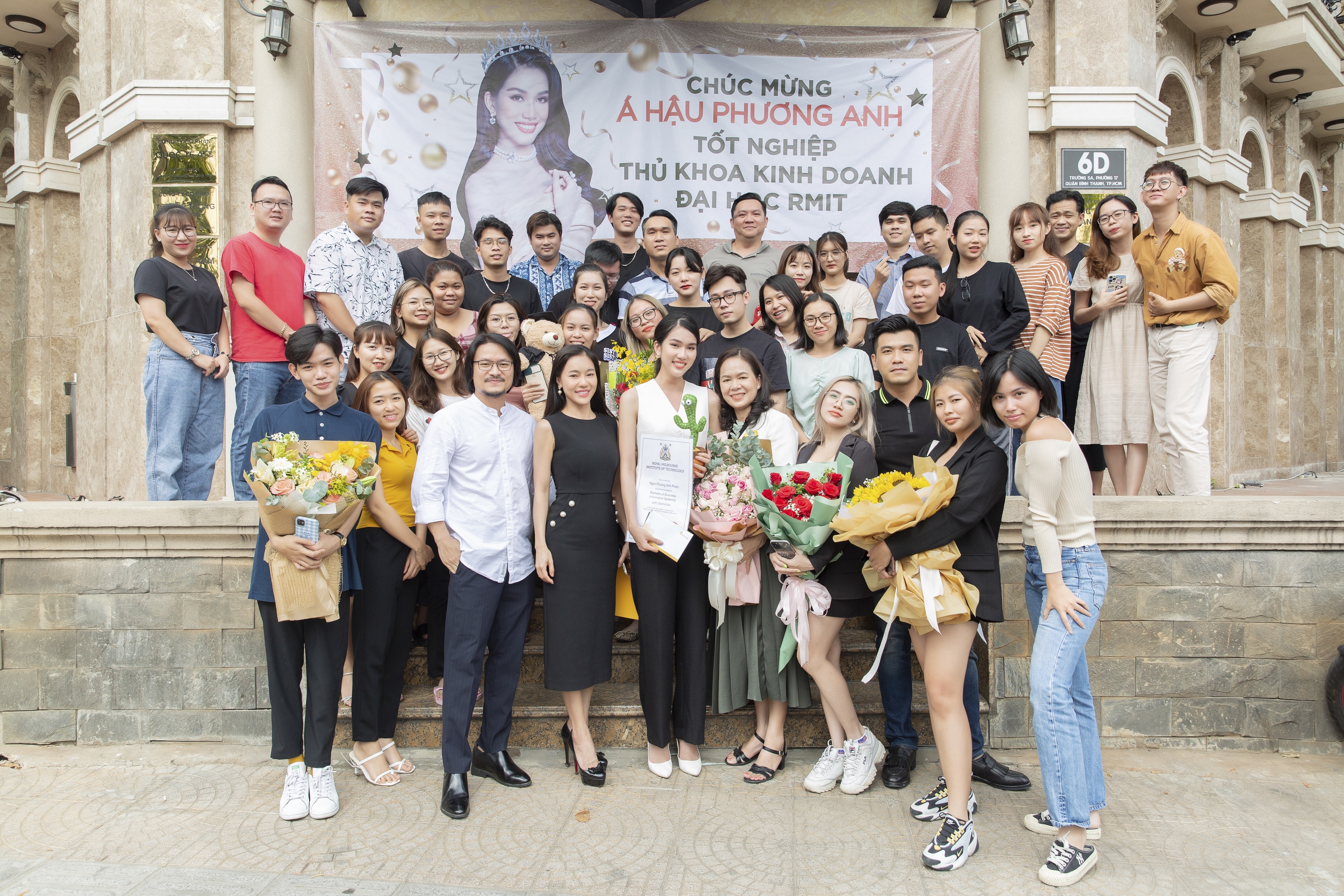 a hau phuong anh tot nghiep thu khoa anh 8