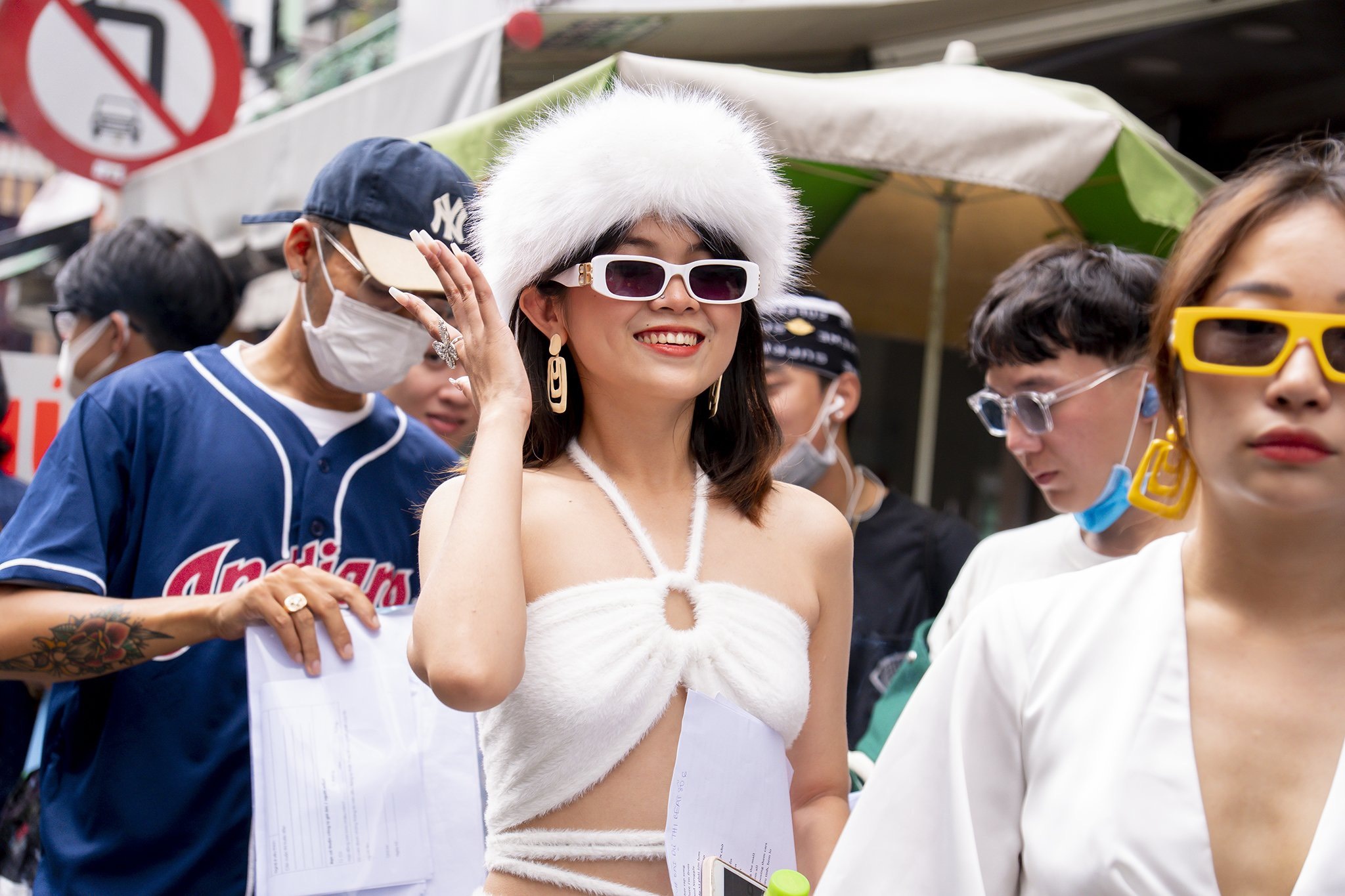 Hang nghin thi sinh cho casting Rap Viet o quan bar Bui Vien hinh anh