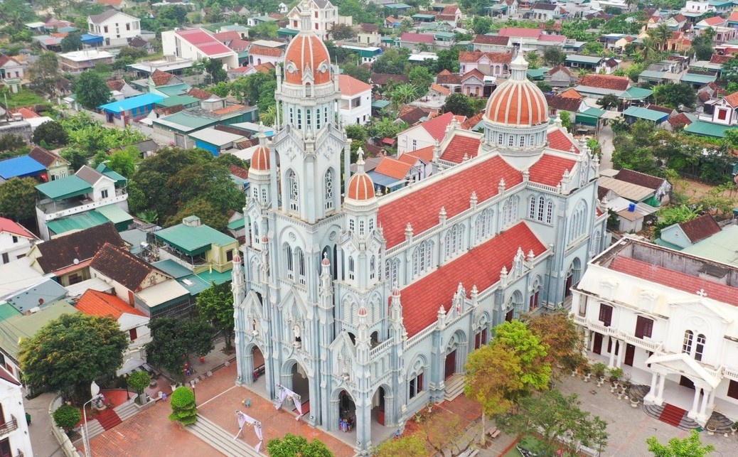 Nha tho noi Phan Manh Quynh to chuc le cuoi hinh anh