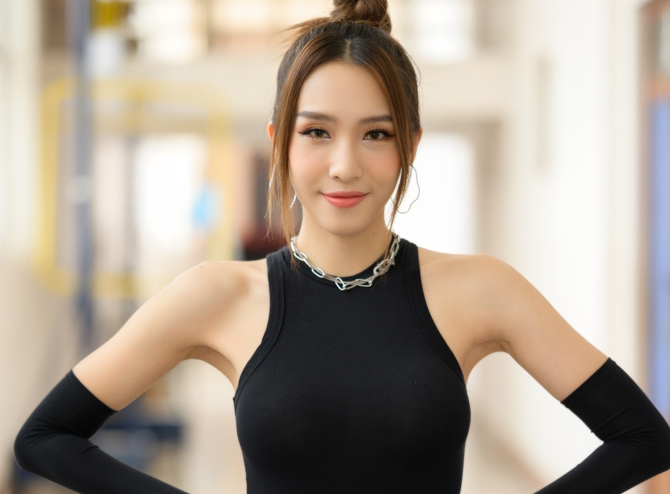 Emily: 'O nha, toi dau bu toc roi' hinh anh