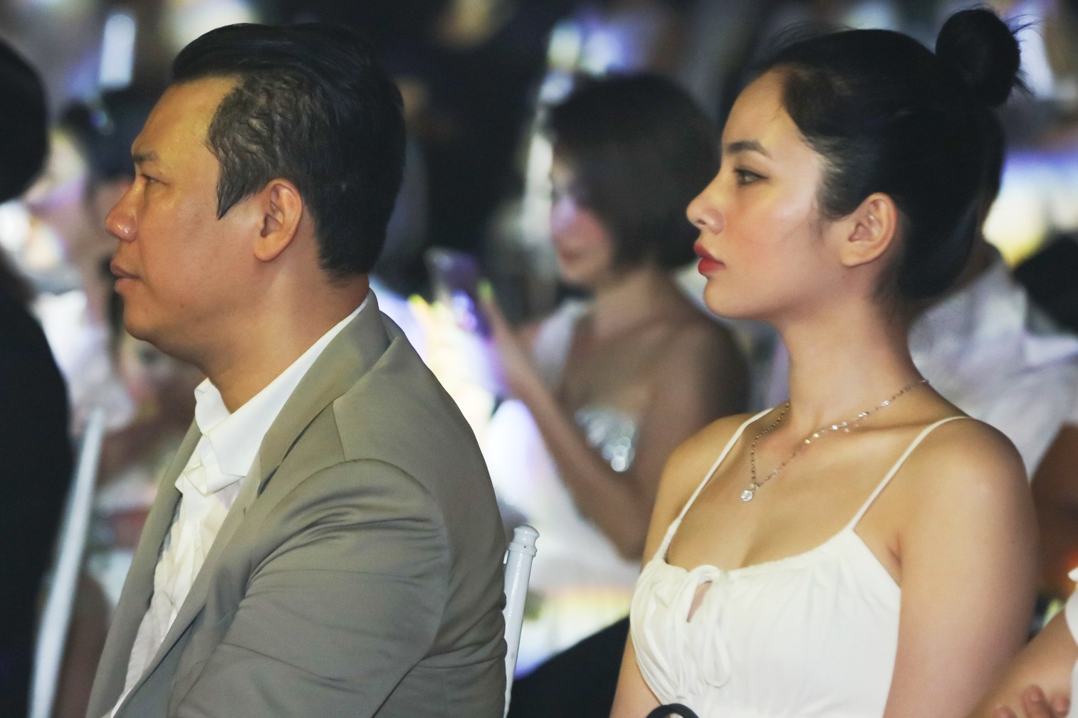 Hoa hau Do Thi Ha, Cam Dan du show ca nhac hinh anh