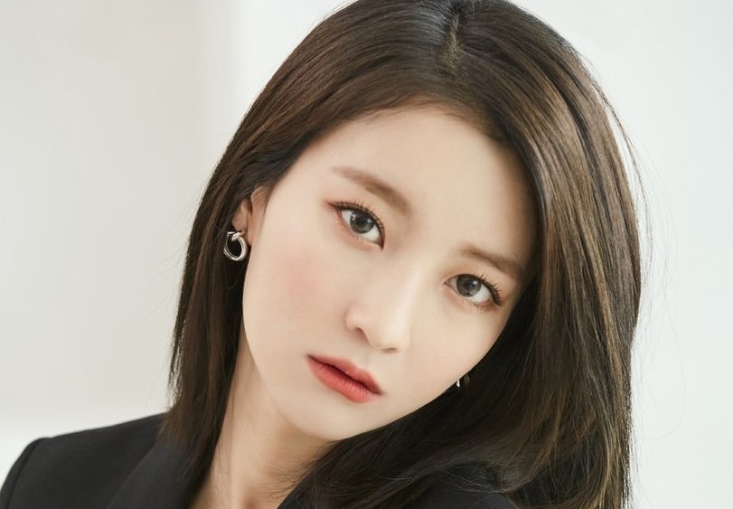 Dispatch chon 8 than tuong co doi mat dep nhat Kpop hinh anh