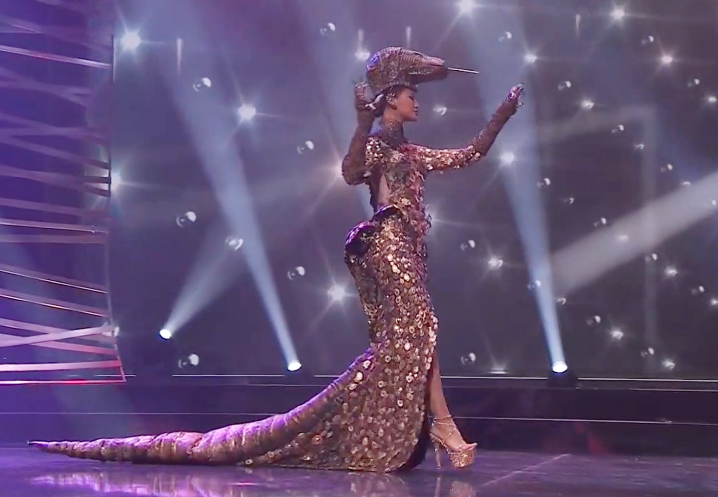 khanh van miss universe anh 5